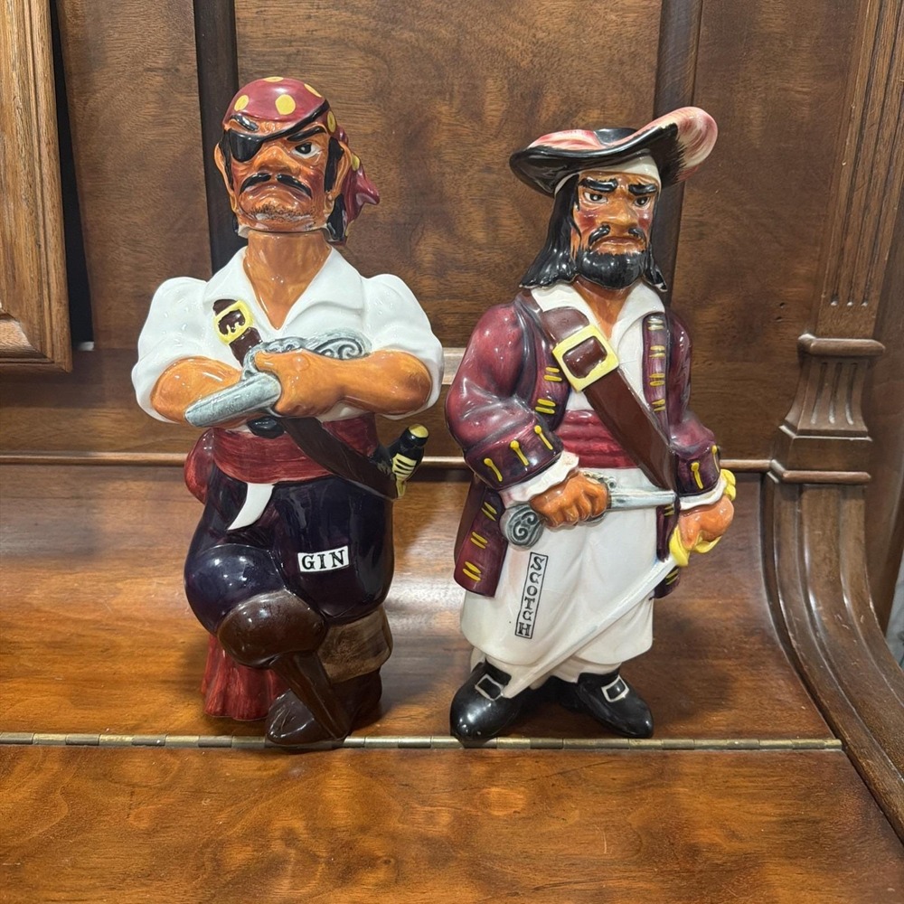 2- Spanish Main by Swank BLACKBEARDPIRATE SCOTCH & GIN DECANTER Japan 1960 11.5"